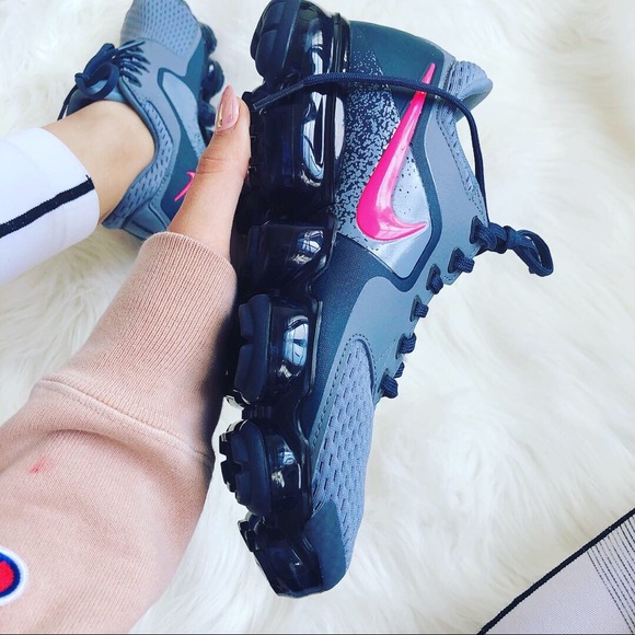 Nike Air VaporMax - Picture 2 of 8